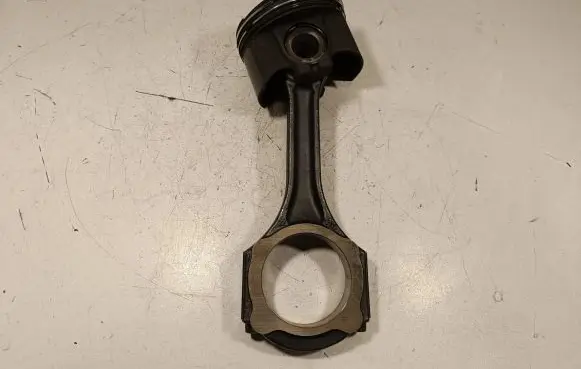 Mercedes-Benz E W213 Piston with connecting rod