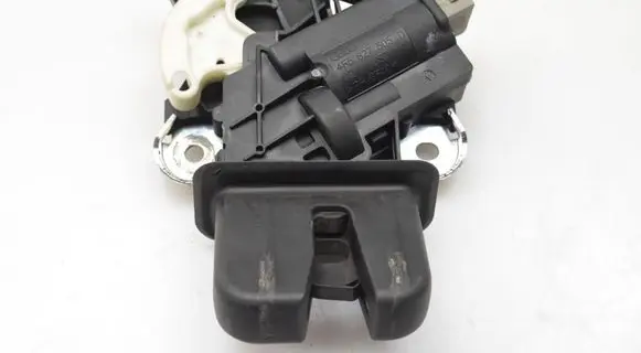 Volkswagen PASSAT B6 Loading door lock 4F5827505D