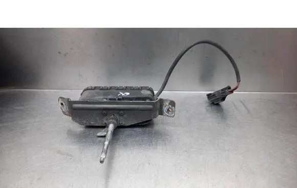 Volvo S80 Headlight wiper motor 8620954