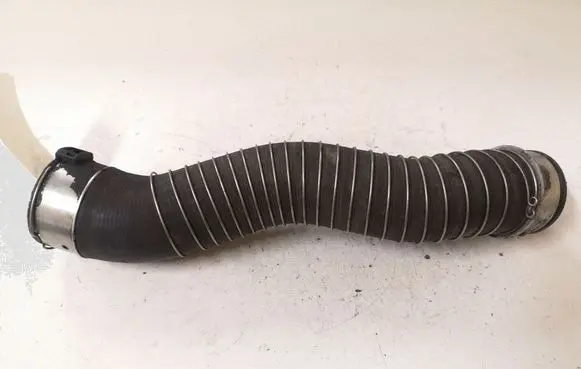 BMW 3 E90 E91 Intercooler hose/pipe 5201128