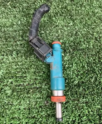 Toyota Prius (XW30) Fuel injector 2325037020