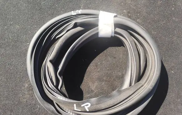 Alfa Romeo 147 Front door rubber seal 