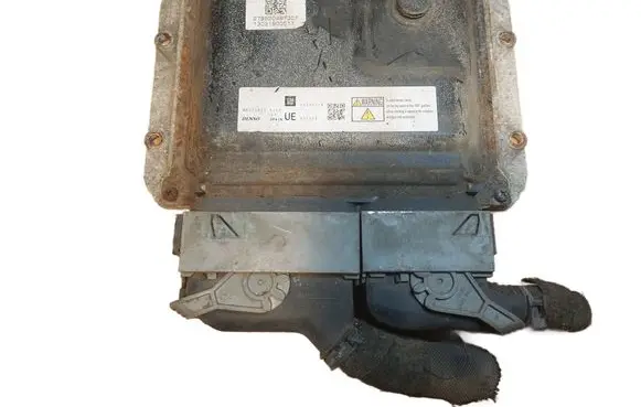 Opel Zafira B Engine control unit/module ECU 55590118 MB2758008168 D07008