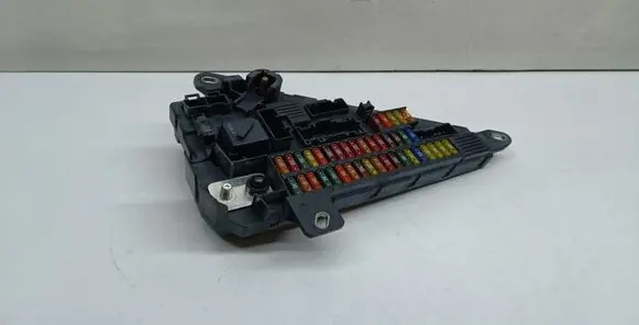 BMW 5 E60 E61 Fuse module 9138830
