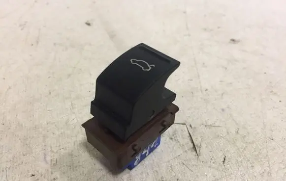 Volkswagen PASSAT B7 Tailgate/trunk/boot open switch 3AA959831 042102S