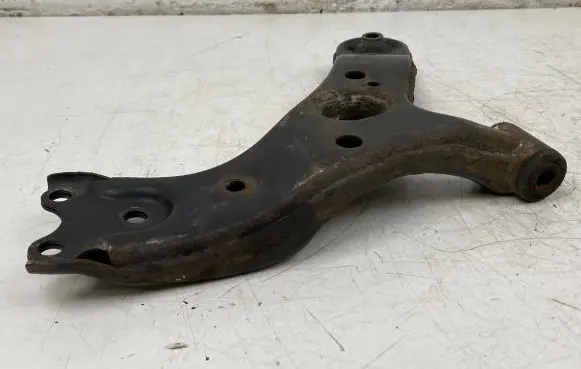 Toyota Prius+ (ZVW40) Front lower control arm/wishbone
