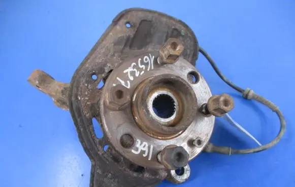 Opel Meriva A Front wheel hub spindle knuckle