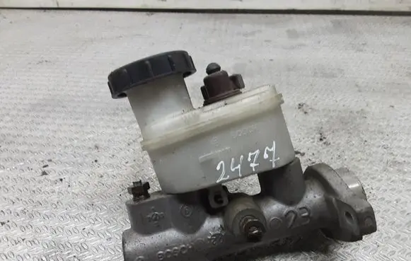 Nissan Almera N16 Master brake cylinder