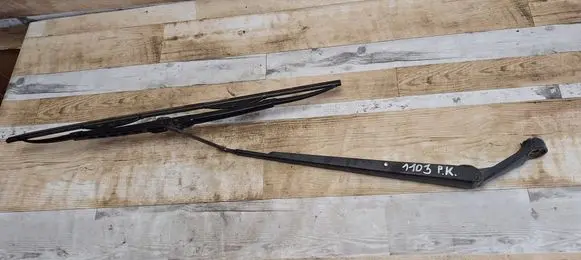 Toyota Corolla Verso E121 Front wiper blade arm