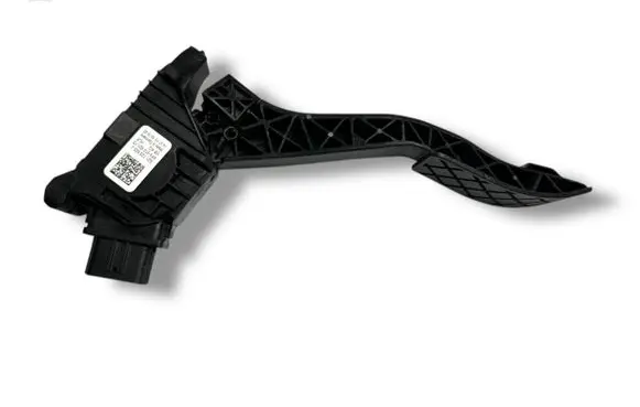Accelerator throttle pedal