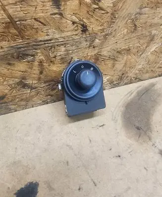 Opel Astra J Wing mirror switch 13271827