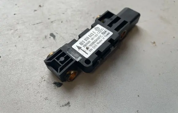 Audi A6 S6 C5 4B Airbag deployment crash/impact sensor 8E0959643E