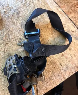 Mercedes-Benz E W124 Front seatbelt 1248600686
