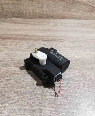 Toyota Avensis Verso Air flap motor/actuator 1138002051