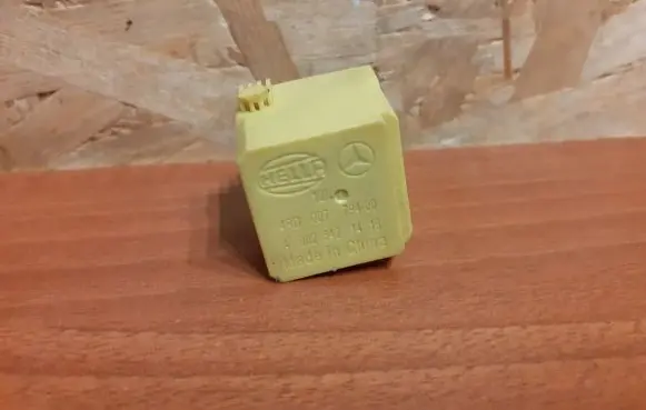 Mercedes-Benz E W210 Other relay 2048 4RD00779400