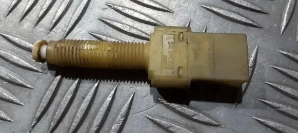 Volkswagen PASSAT B5 Brake pedal sensor switch 443945515