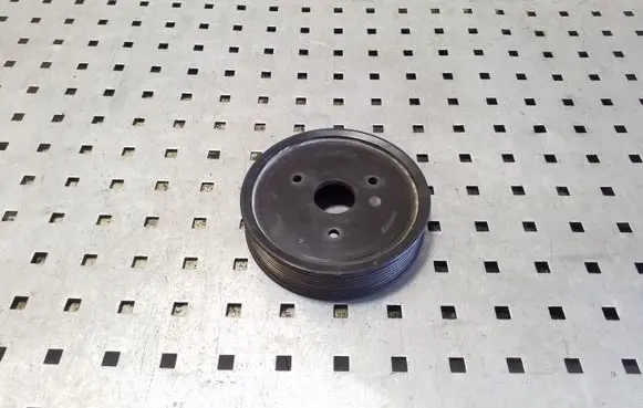 Nissan NV400 Power steering pump pulley 8200357347