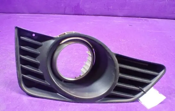 Opel Tigra B Front bumper lower grill 93162188