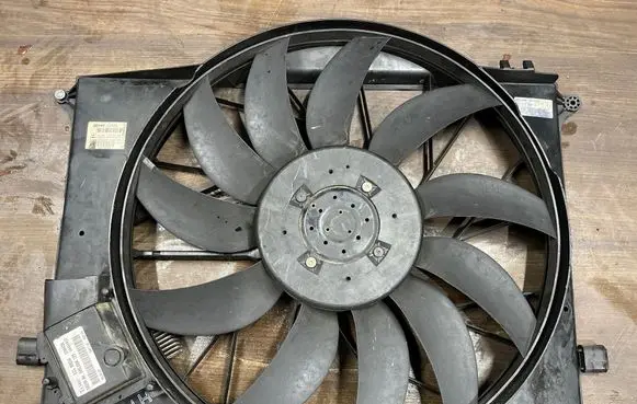 Electric radiator cooling fan