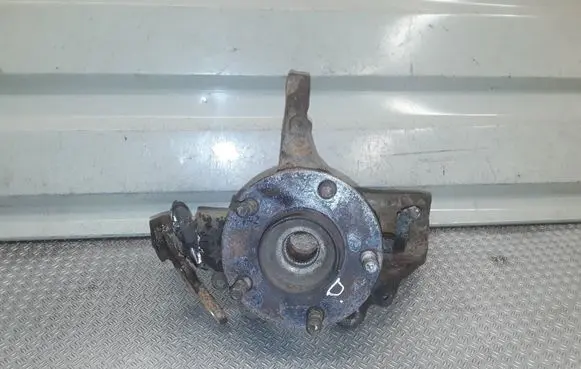 Ford C-MAX I Front wheel hub spindle knuckle 