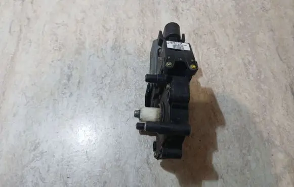 Audi A6 S6 C5 4B Front door window regulator motor 119024114