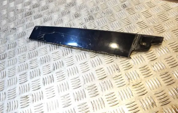 Audi Q3 8U Front door glass trim molding 8U0837902C