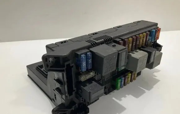 Mercedes-Benz E W211 Fuse module 2115453801