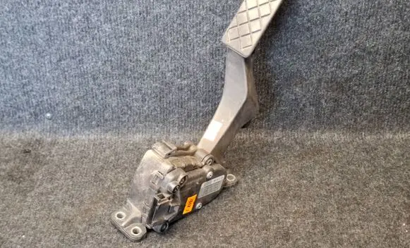 Volkswagen Transporter - Caravelle T5 Accelerator throttle pedal 7H1721503
