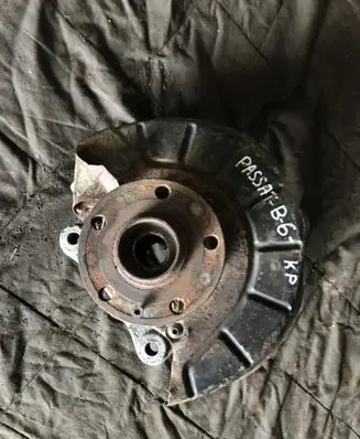 Volkswagen PASSAT B6 Front wheel hub spindle knuckle