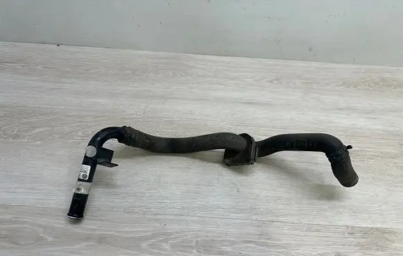 Volkswagen Touareg II Engine coolant pipe/hose 7P0121070AA