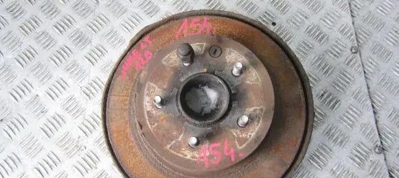 Nissan Juke I F15 Rear wheel hub spindle/knuckle 