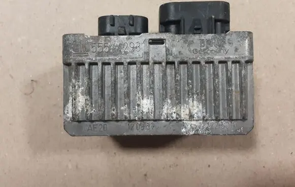 Opel Insignia A Glow plug pre-heat relay 55574293