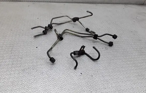 Fuel injector supply line/pipe