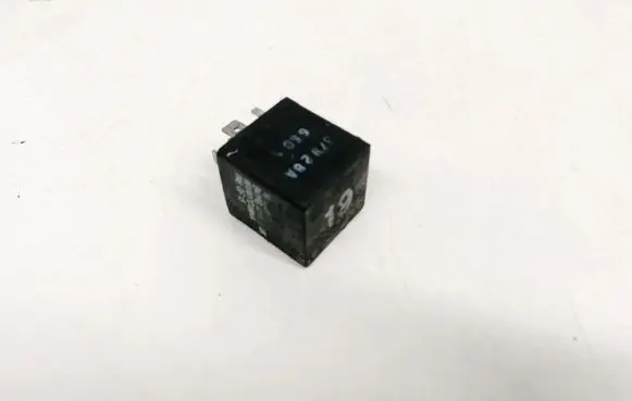 Volkswagen PASSAT B5 Other relay 95vw17c499aa 191955531