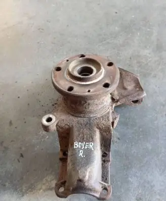 Front wheel hub