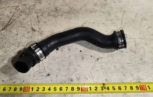 Ford Focus Breather hose/pipe 98ff6a886ad
