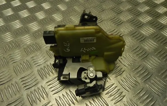 Audi A4 S4 B6 8E 8H Rear door lock 8E0839015D T5110