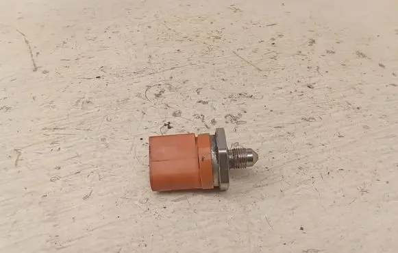 Fuel pressure sensor