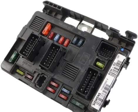 Peugeot 206 Fuse module 9643498880 T118470003G BSMB3