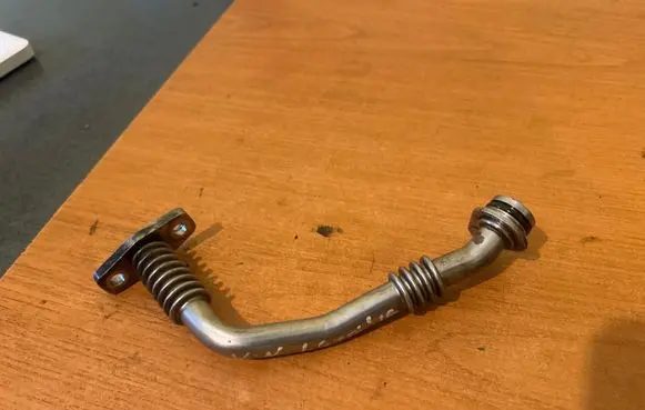 Volkswagen Golf VII Turbo turbocharger oiling pipe/hose 04L145736E