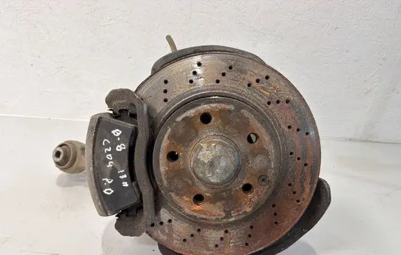 Mercedes-Benz C W204 Front wheel hub A2043320201 A2043306811 A2043304411