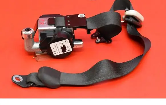 Ford Mondeo MK I Front seatbelt DS73F61294AL35