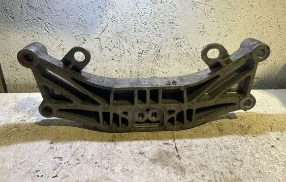 Dodge Challenger Gearbox mounting bracket