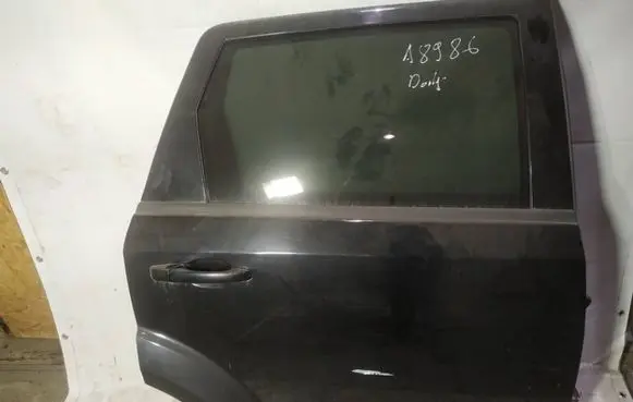 Dodge Journey Rear door juodos