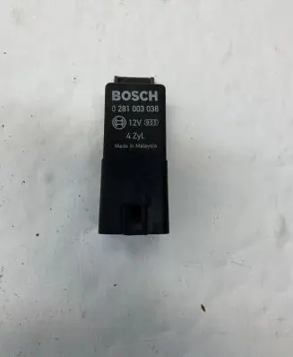 Volkswagen PASSAT B6 Glow plug pre-heat relay 038907281D 0281003038