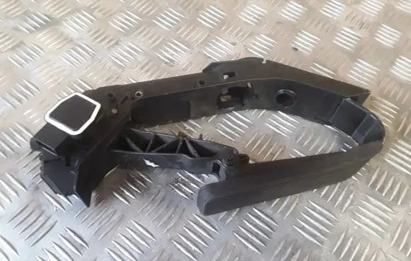 Mercedes-Benz C W203 Accelerator throttle pedal A2033000704 A2033010001 1293010382