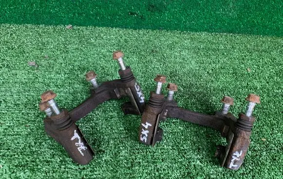 Suzuki SX4 Brake caliper pad carrier rear 