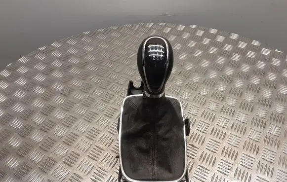 Opel Insignia A Gear shifter/selector 55563829