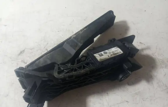 Volkswagen PASSAT B6 Accelerator throttle pedal 1K1721503M 6PV00889000