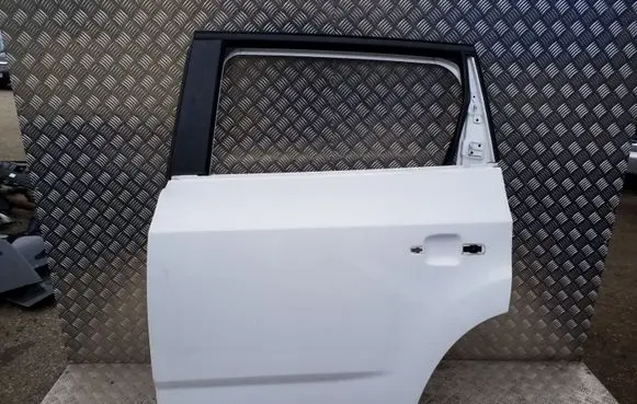 Chevrolet Orlando Rear door